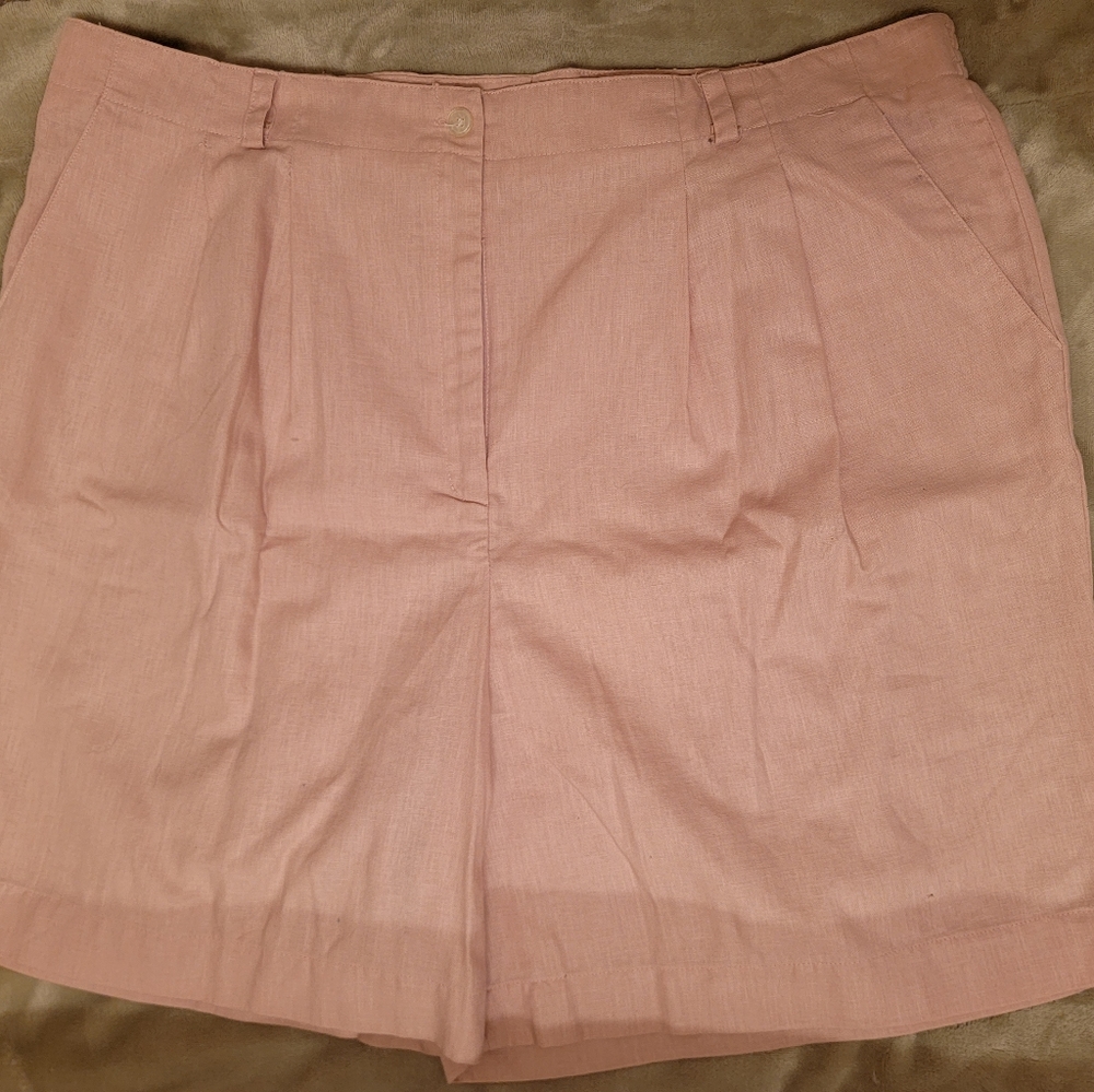 Women's Plus size pleated Chaus shorts